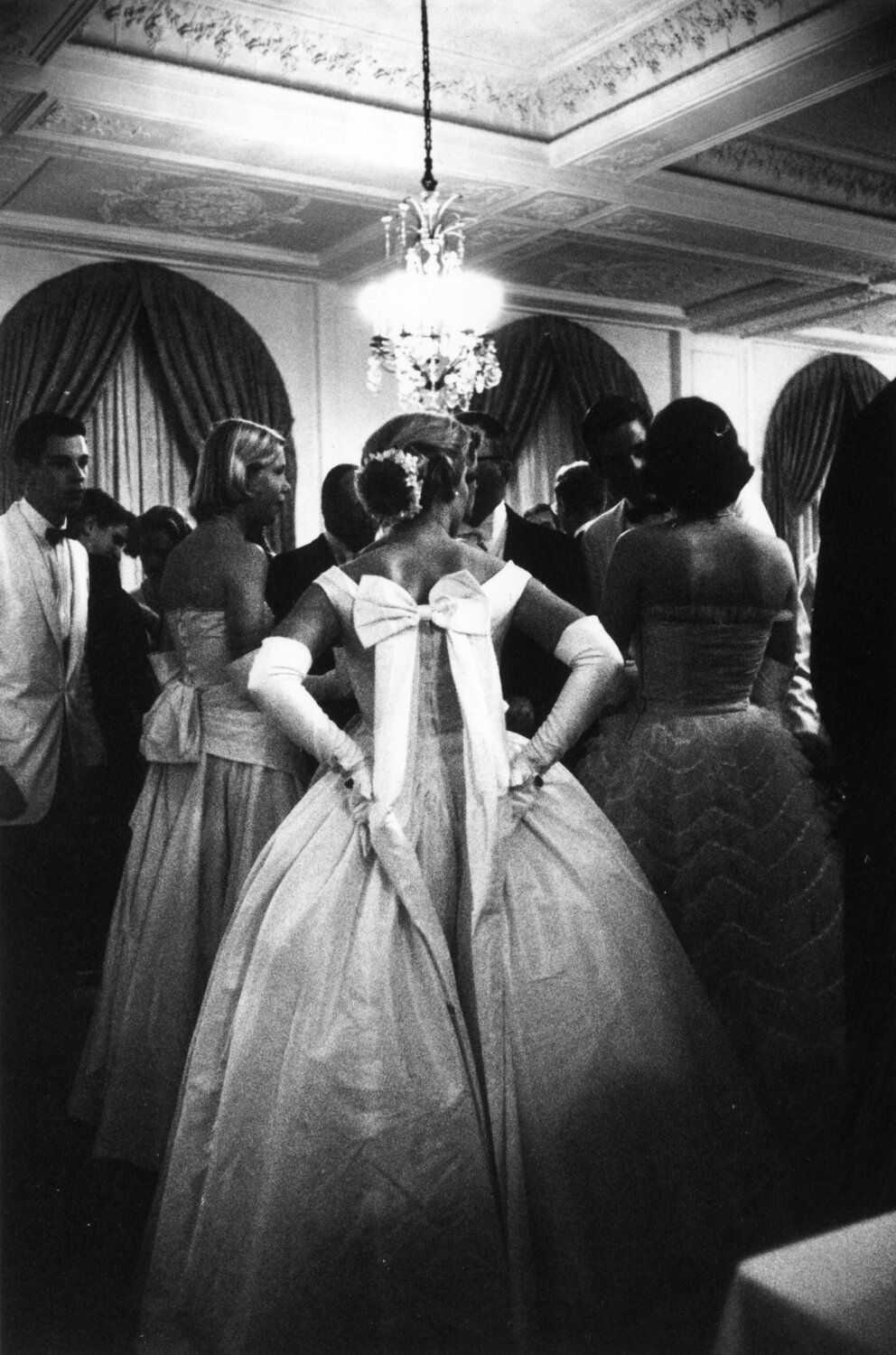 Slim Aarons 'Debutante Ball' Slim Aarons Fotografia in vendita