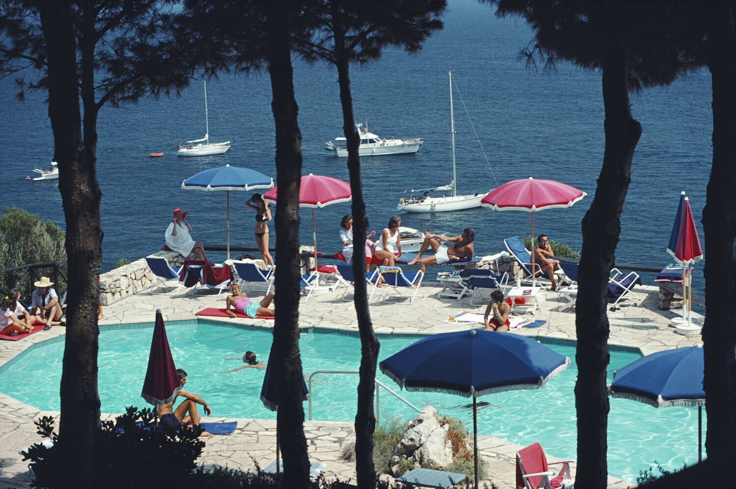 Slim Aarons 'Il Pellicano Hotel' Slim Aarons Fotografie zu verkaufen