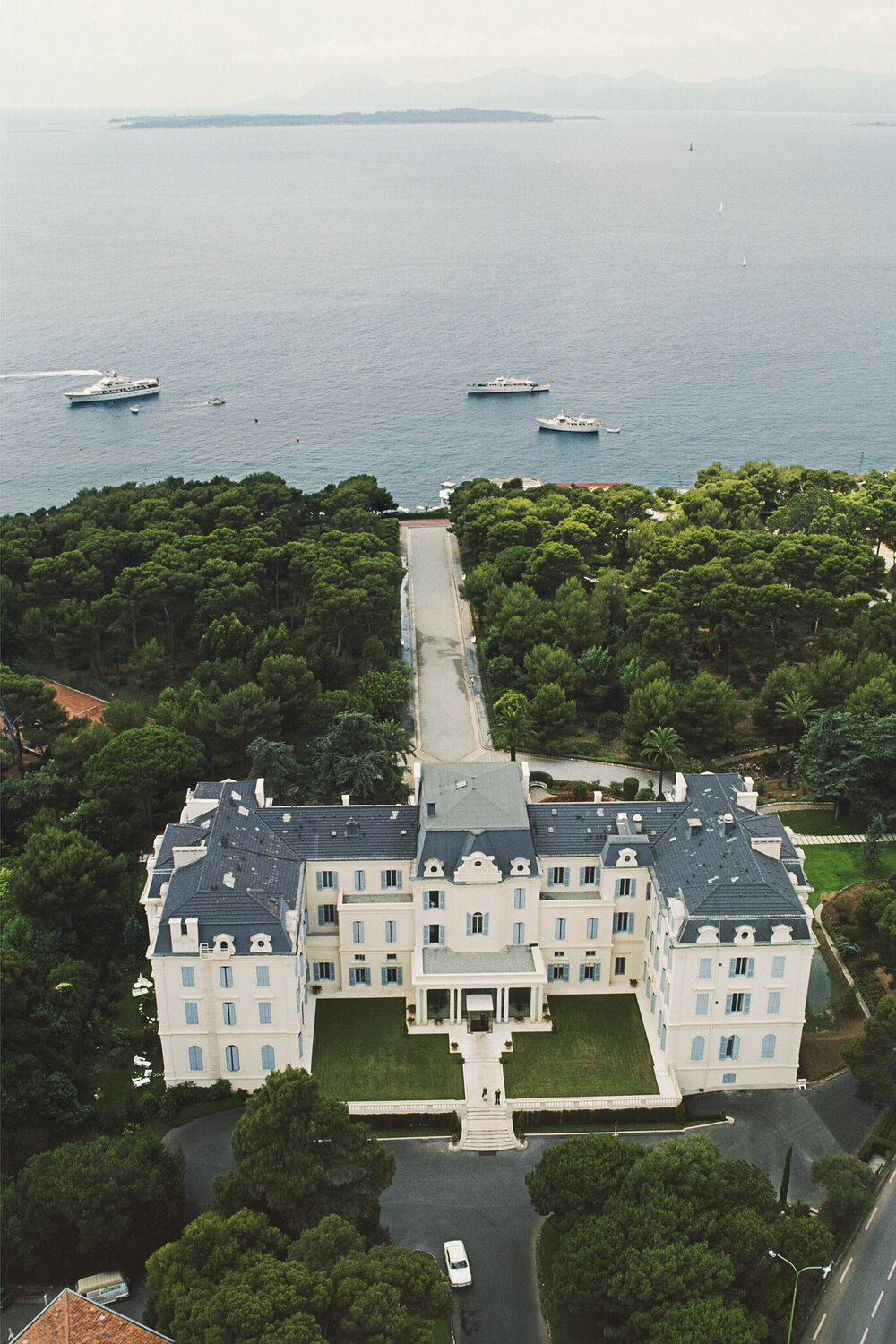 Slim Aarons 'Hotel Du Cap' Slim Aarons Fotografia in vendita