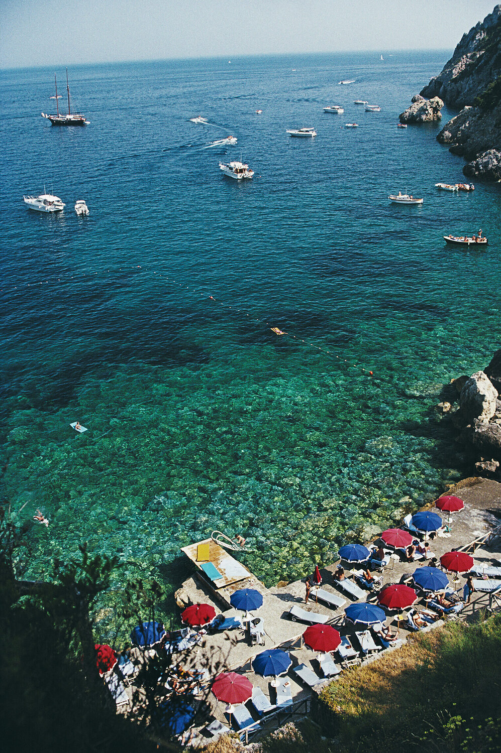 Slim Aarons 'View From Il Pellicano' Slim Aarons Fotografie te koop