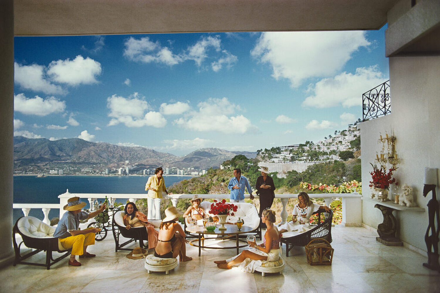 Slim Aarons 'Guests At Villa Nirvana' Slim Aarons Fotografia in vendita