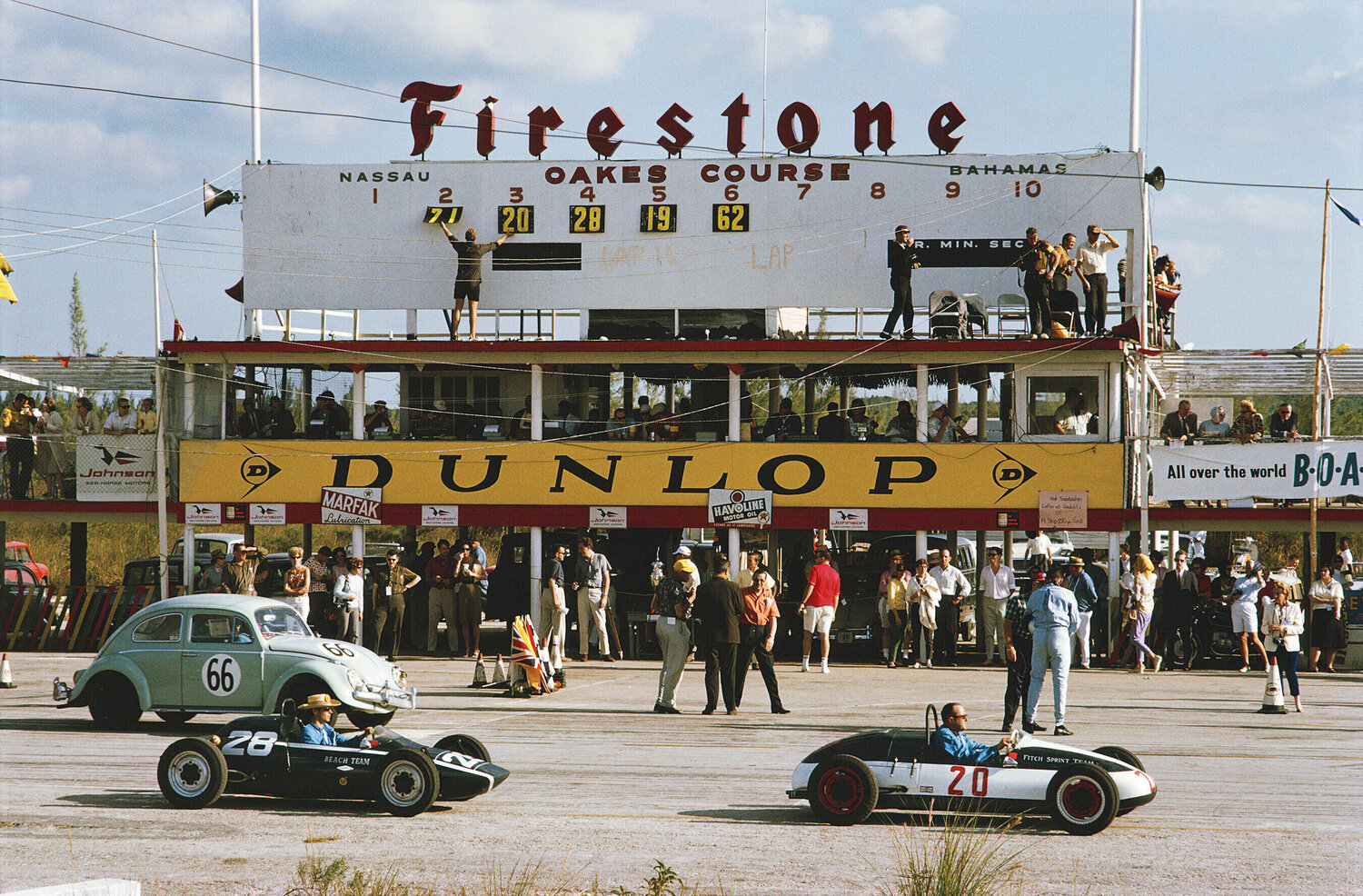 Slim Aarons 'Nassau Speed Week' Slim Aarons Fotografia in vendita
