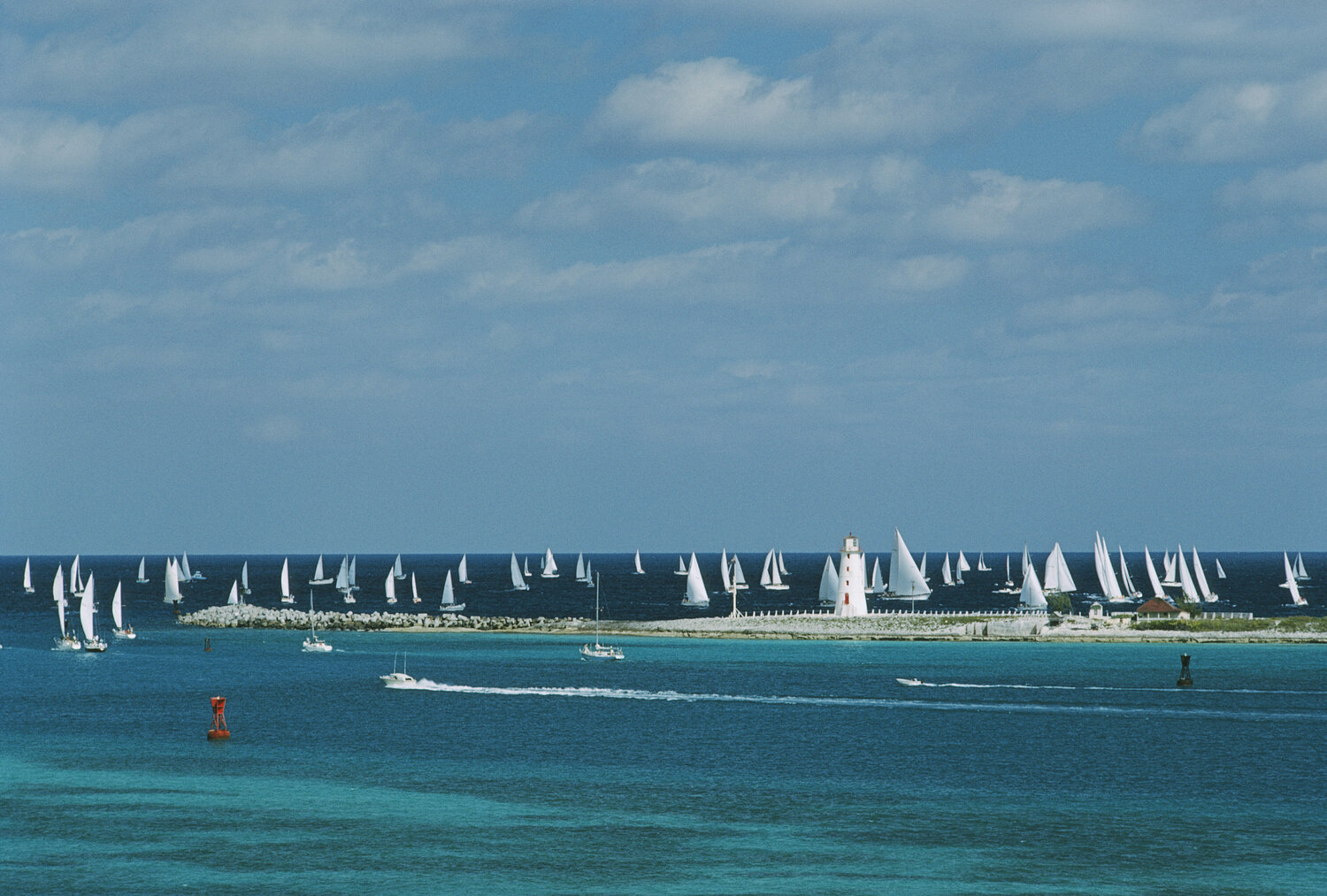 Slim Aarons 'Nassau Sailing' Slim Aarons Fotografia in vendita
