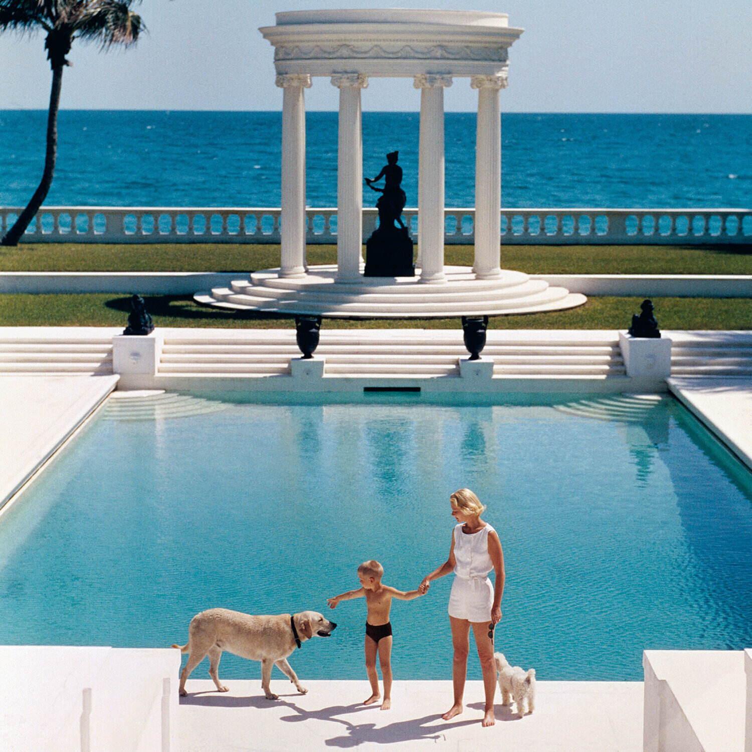Slim Aarons 'Nice Pool' Slim Aarons Fotografia in vendita