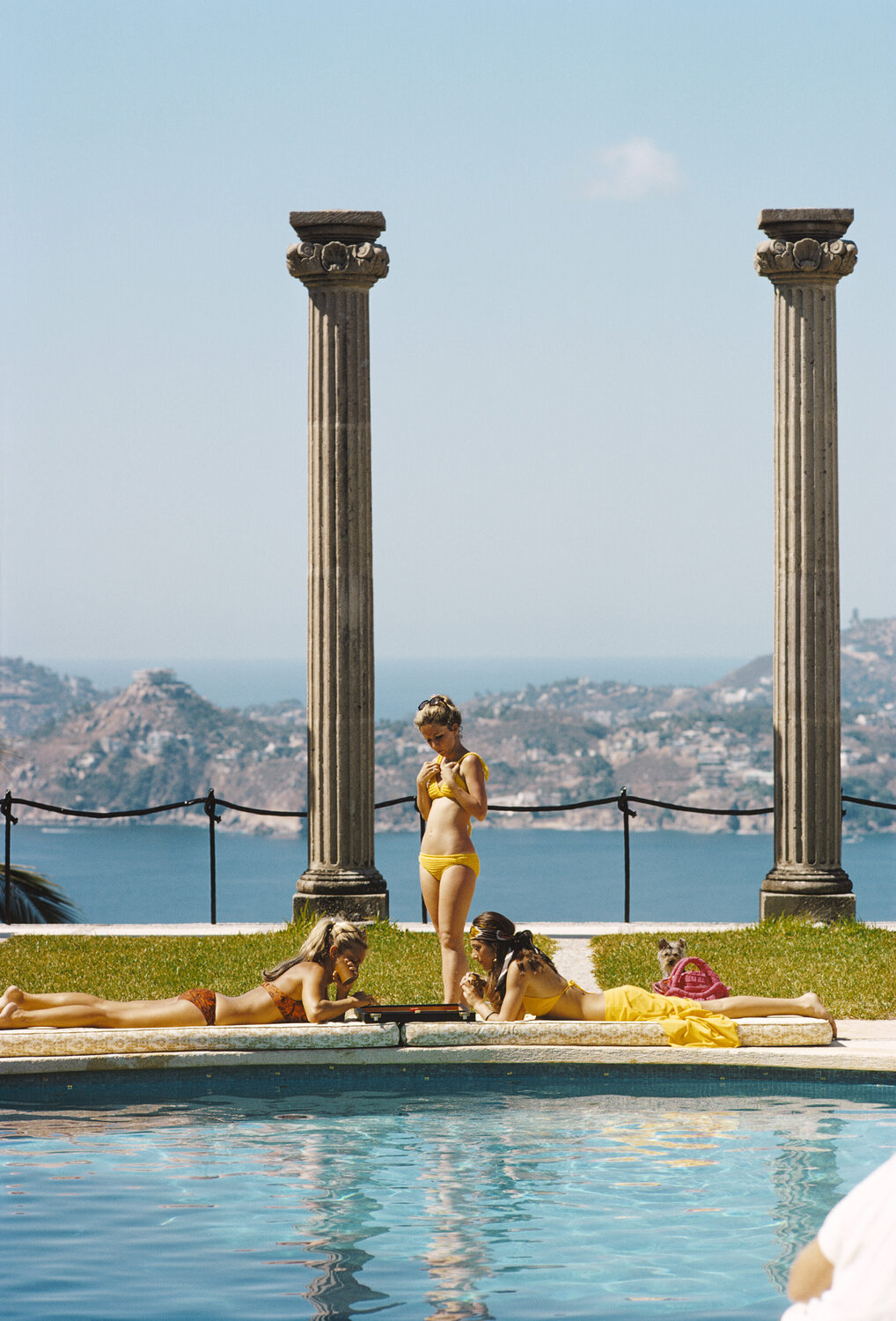 Slim Aarons 'Villa Nirvana' Slim Aarons Fotografia in vendita
