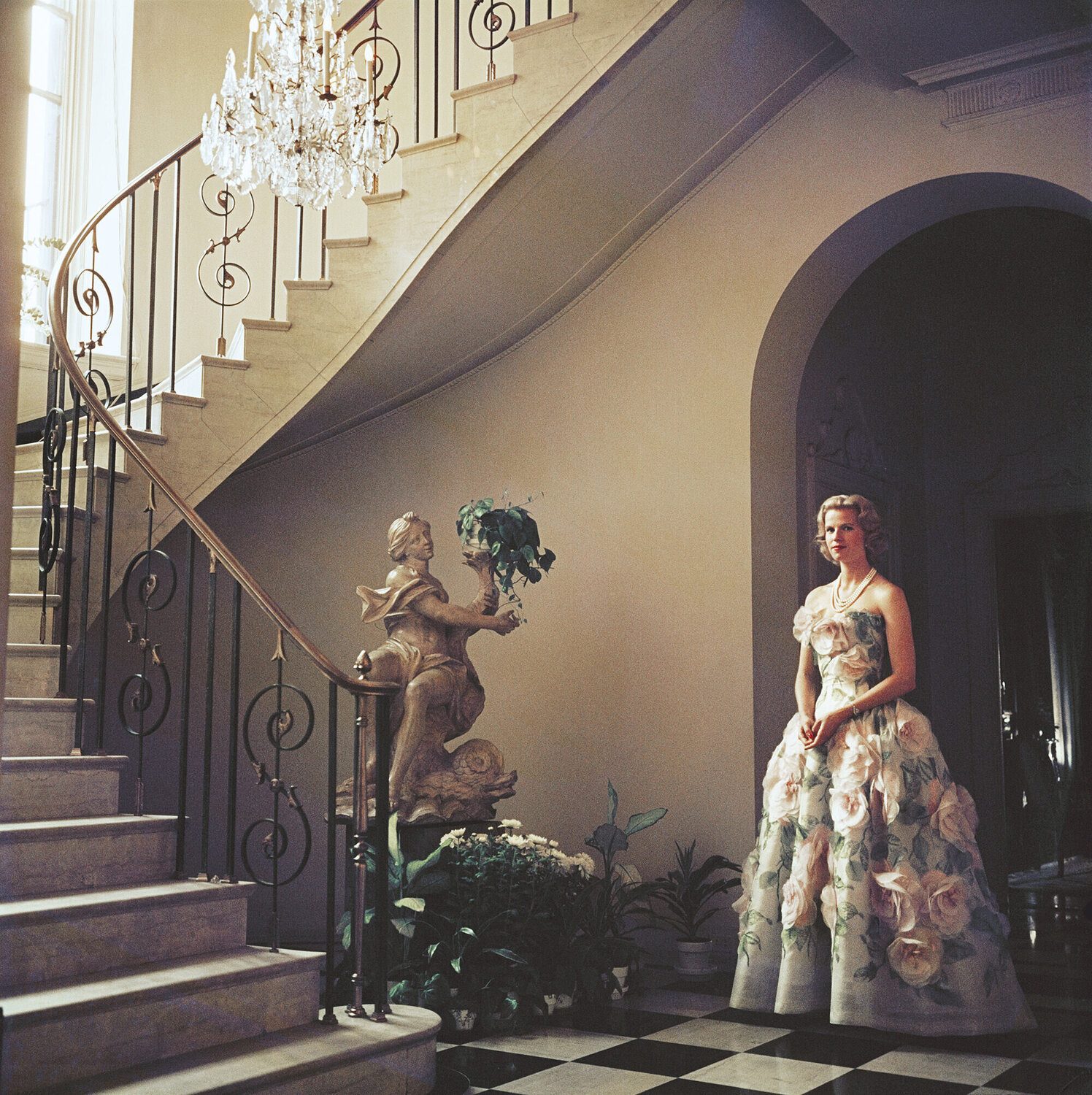 Slim Aarons 'Muffy Bancroft' Slim Aarons Fotografie te koop