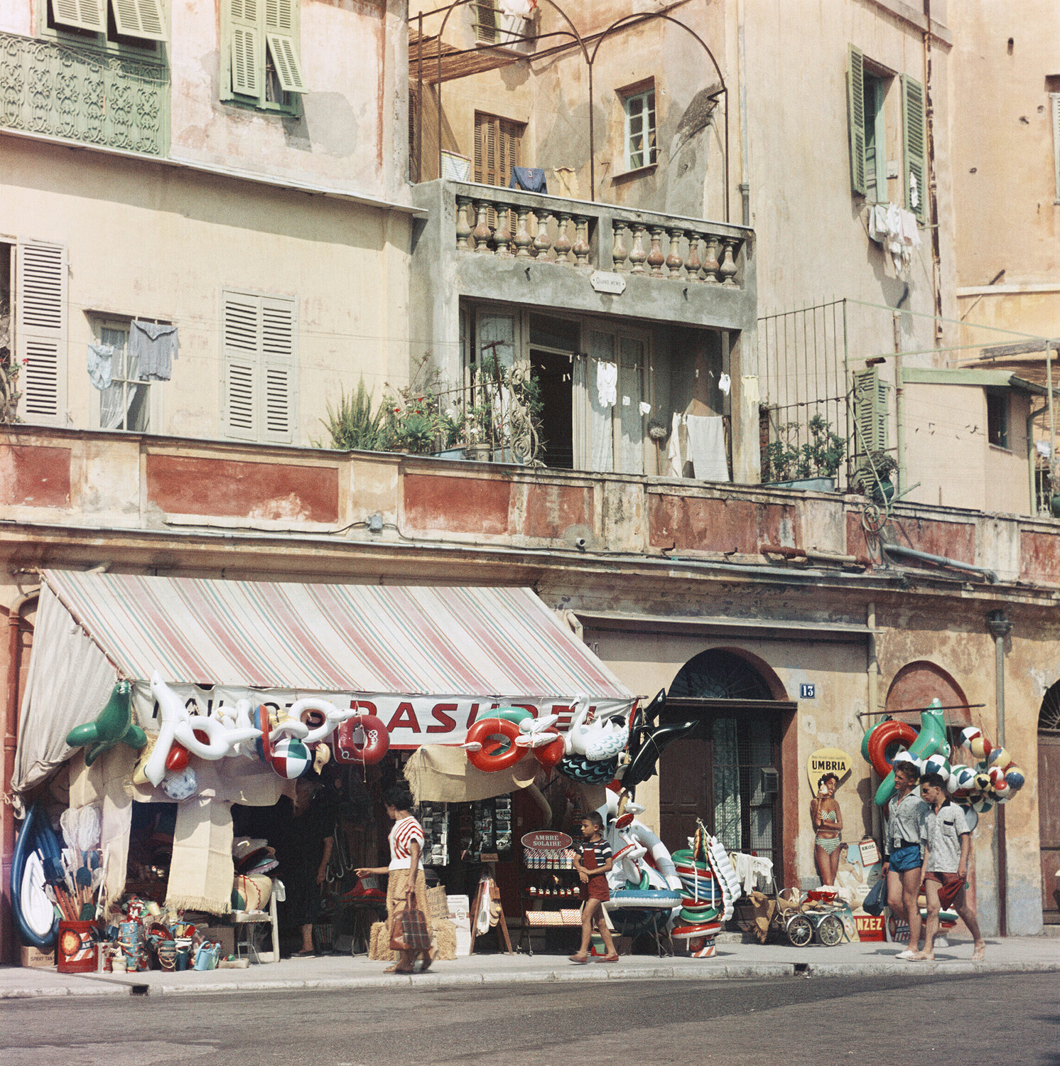 Slim Aarons 'Menton' Slim Aarons Photographie à vendre