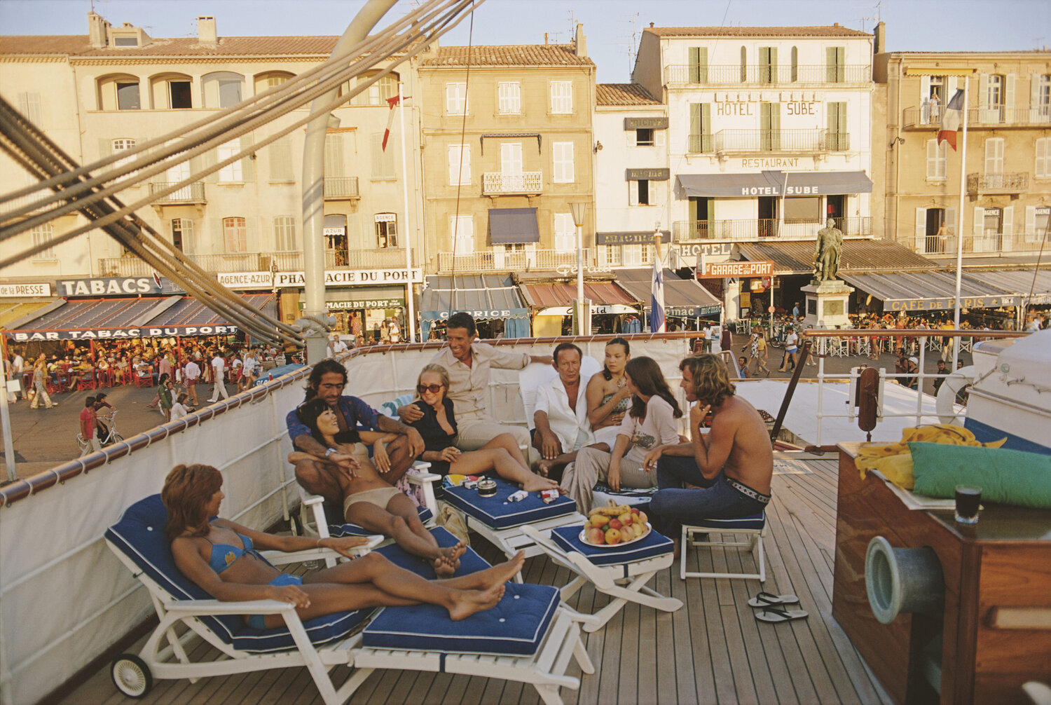 Slim Aarons 'Saint-Tropez' Slim Aarons Fotografie te koop