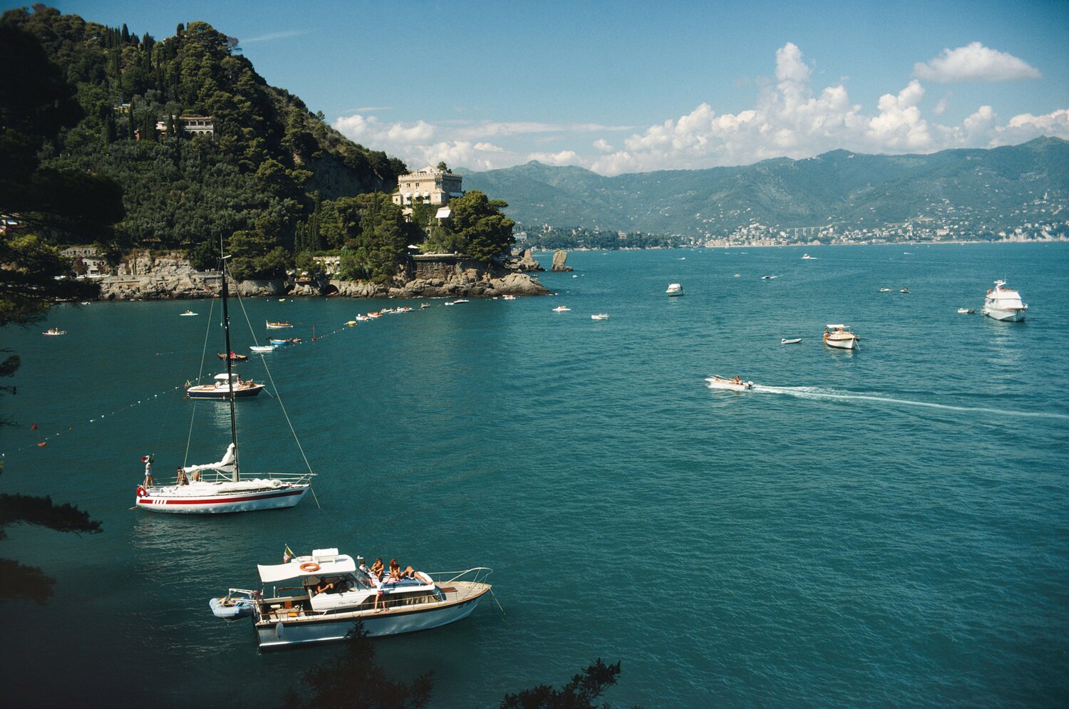 Slim Aarons 'Castello Di Paraggi' Slim Aarons Fotografia in vendita