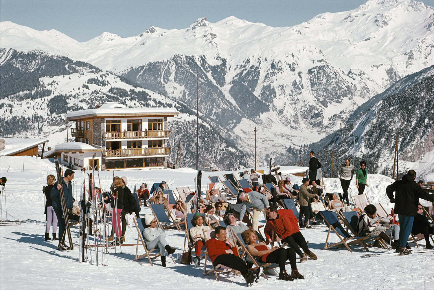 Slim Aarons 'Courchevel' Slim Aarons Fotografia in vendita