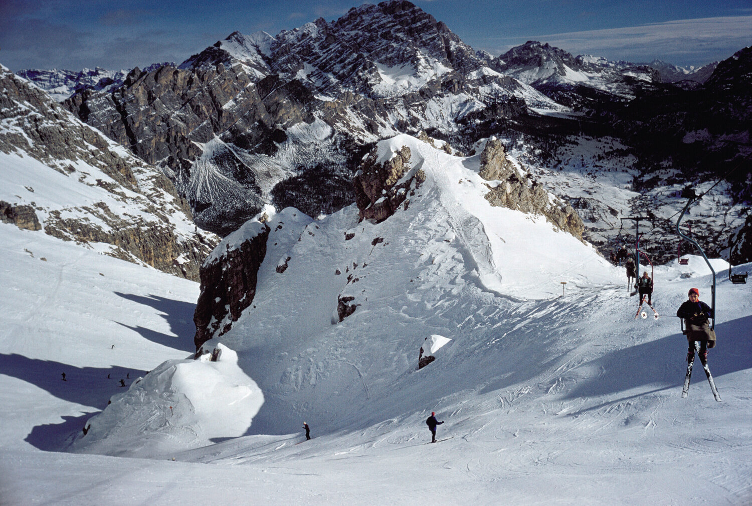 Slim Aarons 'Cortina d'Ampezzo' Slim Aarons Fotografia in vendita