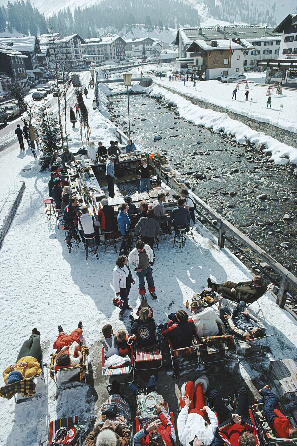 Slim Aarons 'Ice Bar' Slim Aarons Fotografia in vendita