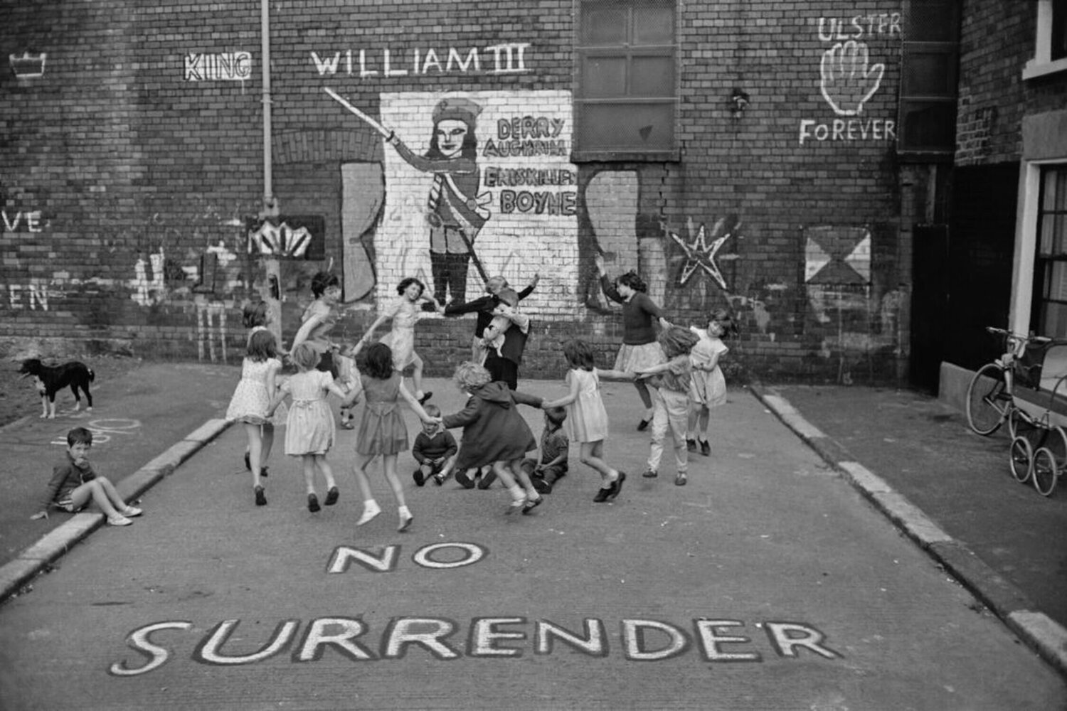 Slim Aarons 'No Surrender' Slim Aarons Fotografia in vendita