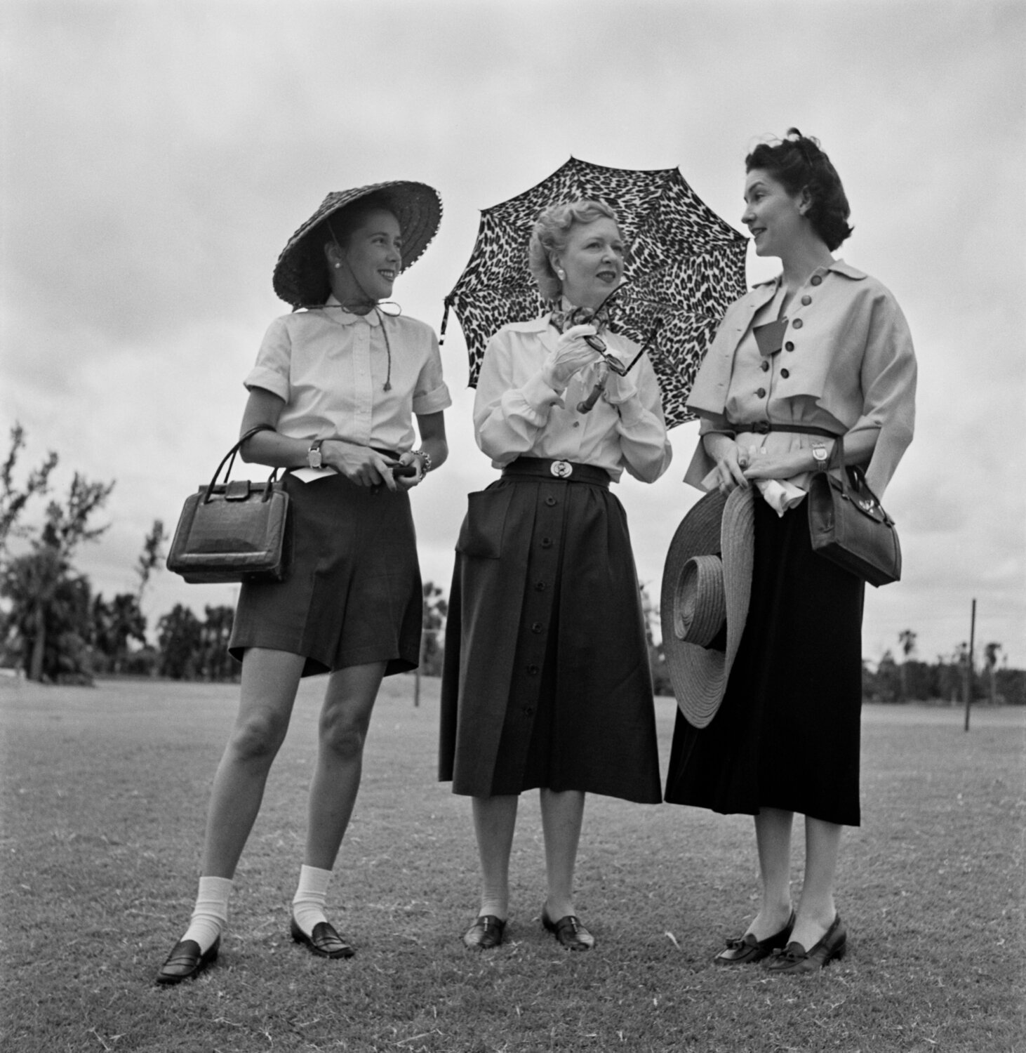 Slim Aarons 'Flo Smith And Friends' Slim Aarons Fotografia in vendita