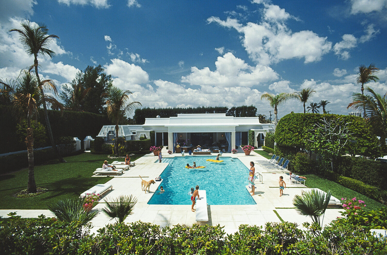 Slim Aarons 'Goodman's Pool' Slim Aarons Fotografia in vendita