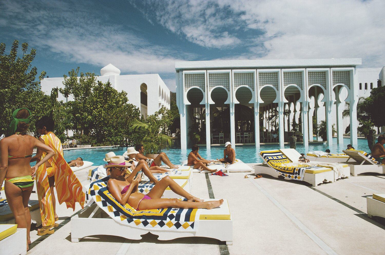 Slim Aarons 'Armando's Beach Club' Slim Aarons Fotografia in vendita