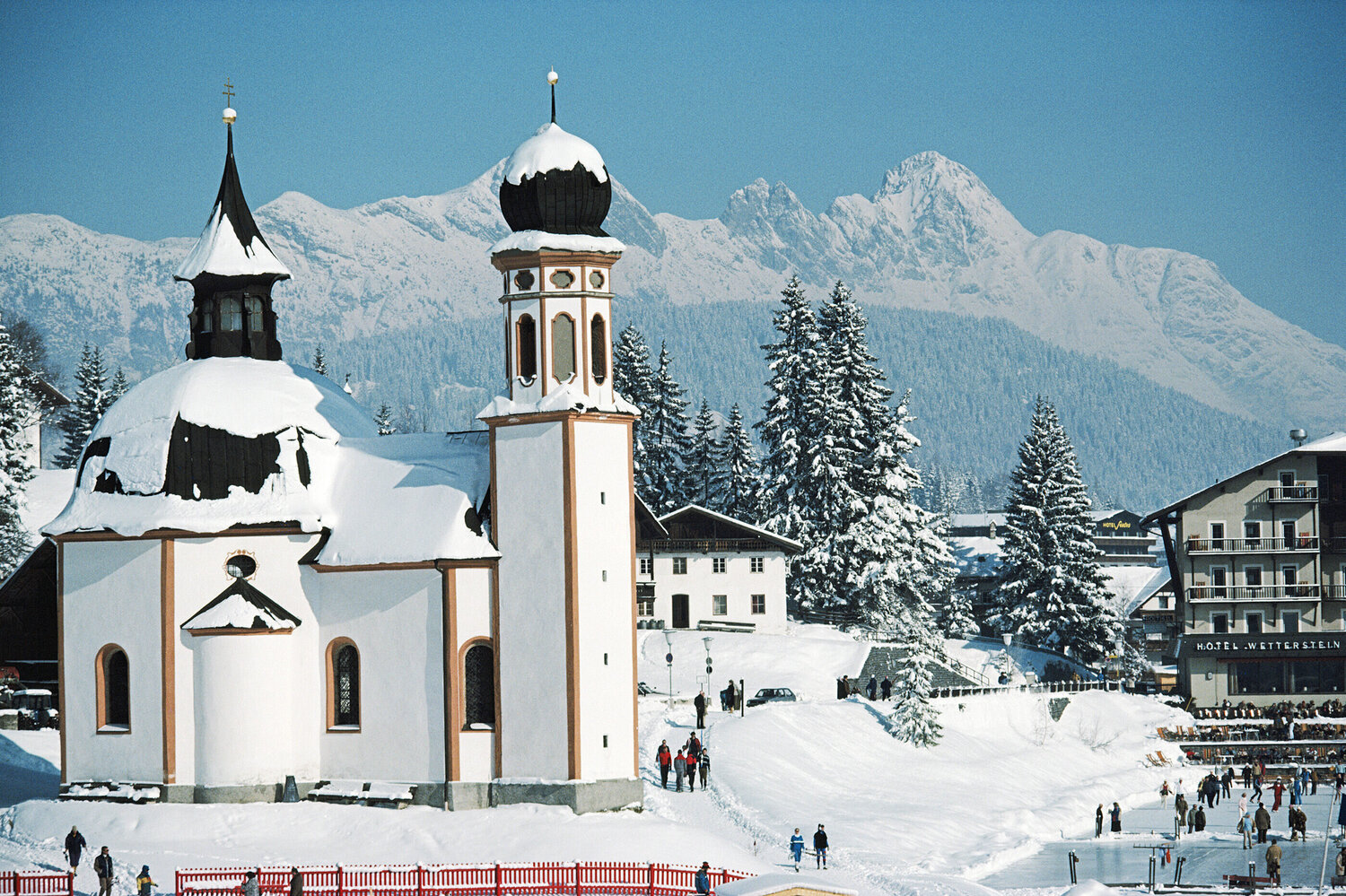 Slim Aarons 'Seekirchl In Seefeld' Slim Aarons Fotografia in vendita