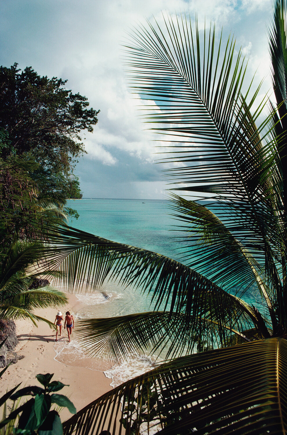 Slim Aarons 'Barbados Beach' Slim Aarons Fotografie te koop