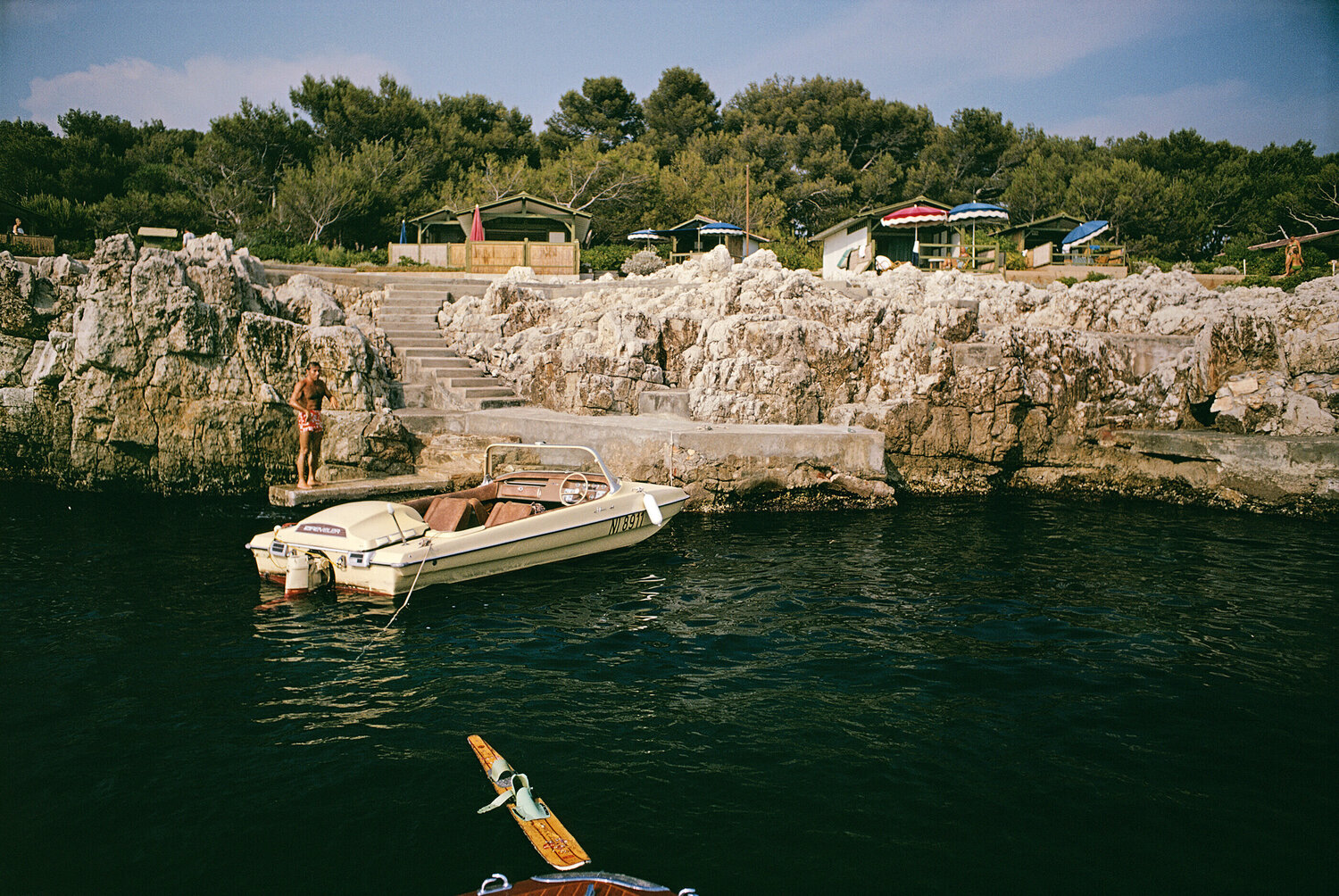 Slim Aarons 'Towboat At Hotel Du Cap-Eden-Roc' Slim Aarons Fotografia in vendita