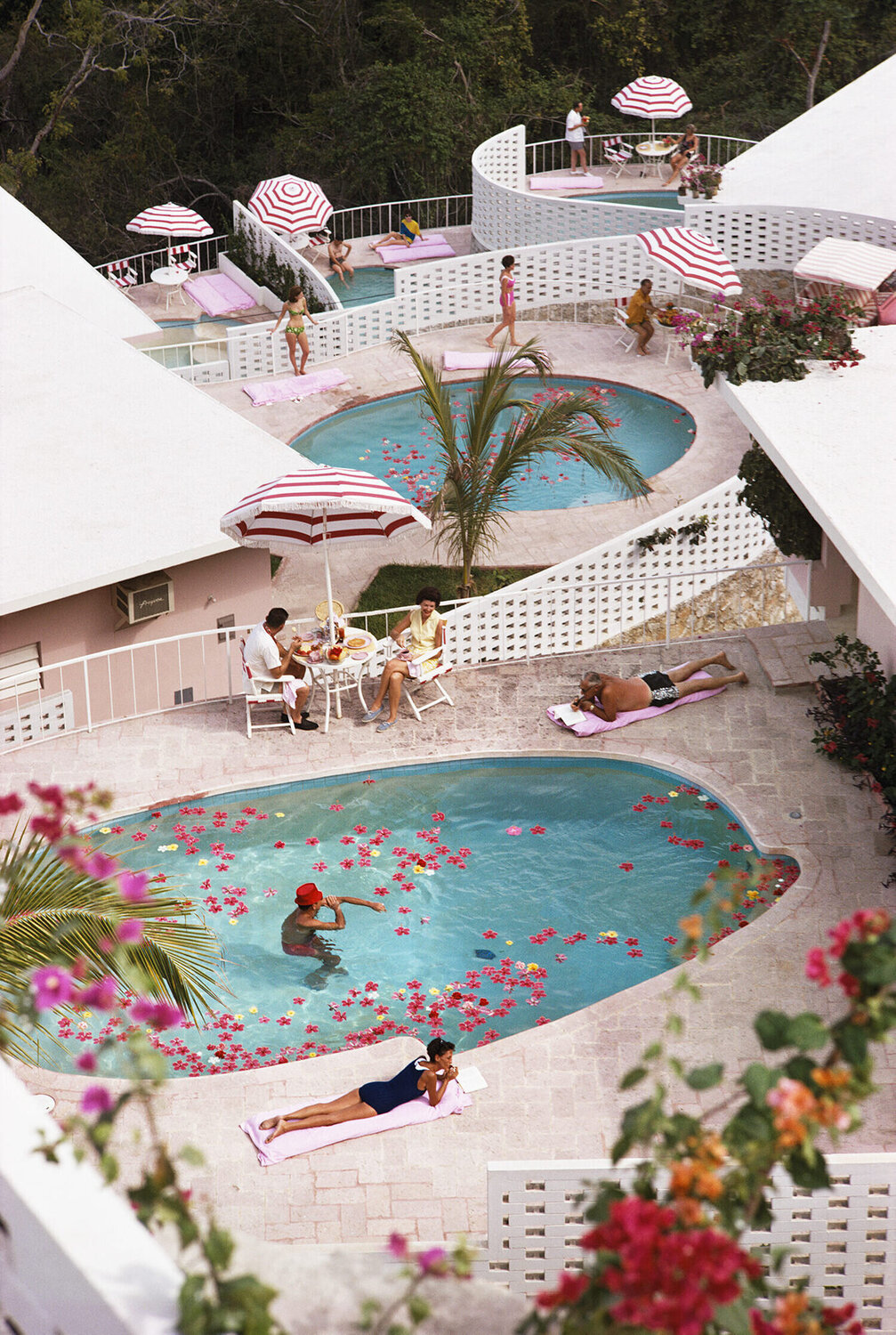 Slim Aarons 'Las Brisas Hotel' Slim Aarons Fotografie zu verkaufen