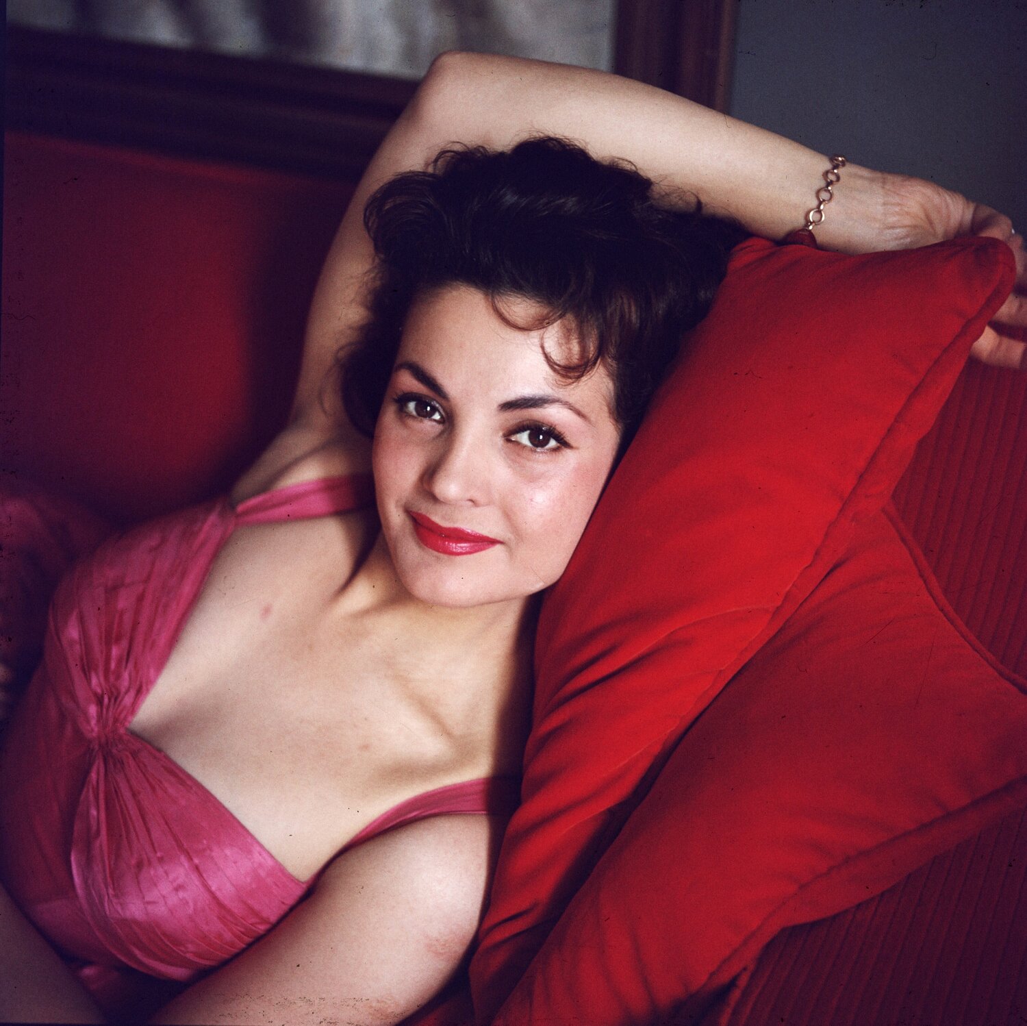 Slim Aarons 'Carmen Sevilla' Slim Aarons Fotografie te koop