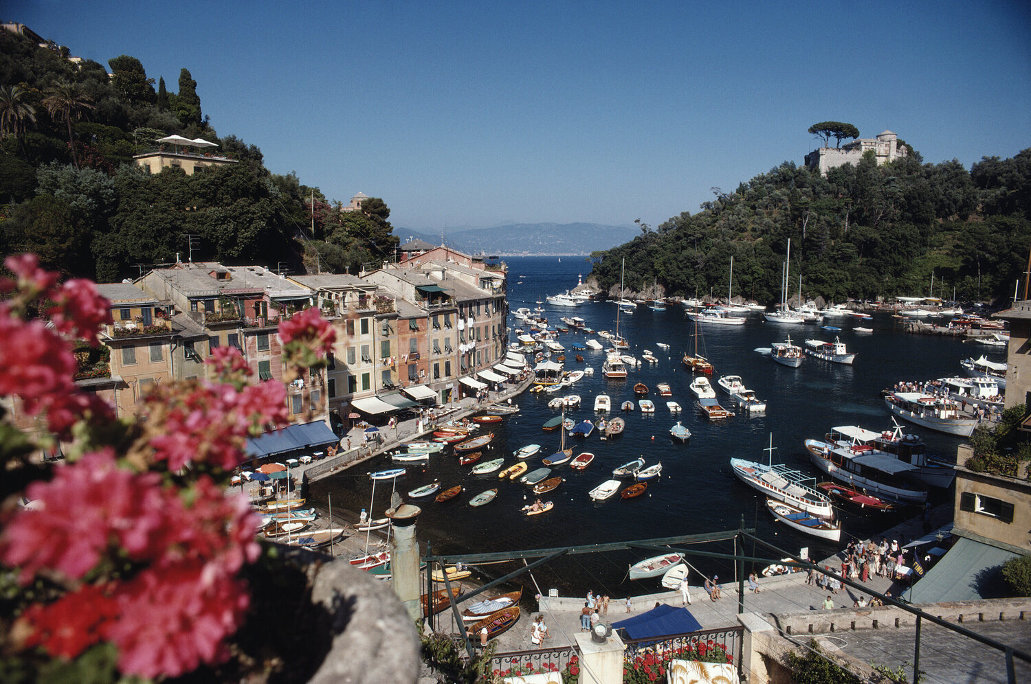 Slim Aarons 'Harbour Area, Portofino' Slim Aarons Fotografia in vendita
