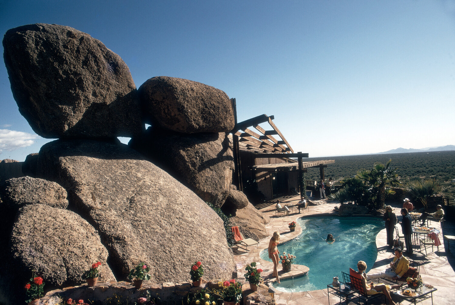 Slim Aarons 'Hovgard Home' Slim Aarons Fotografie te koop