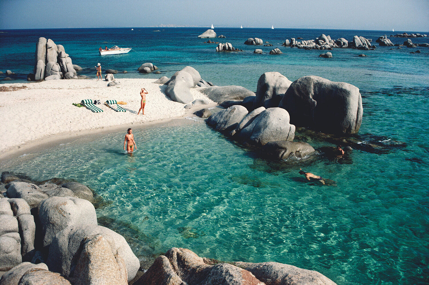 Slim Aarons 'Island Paradise' Slim Aarons Fotografía en venta