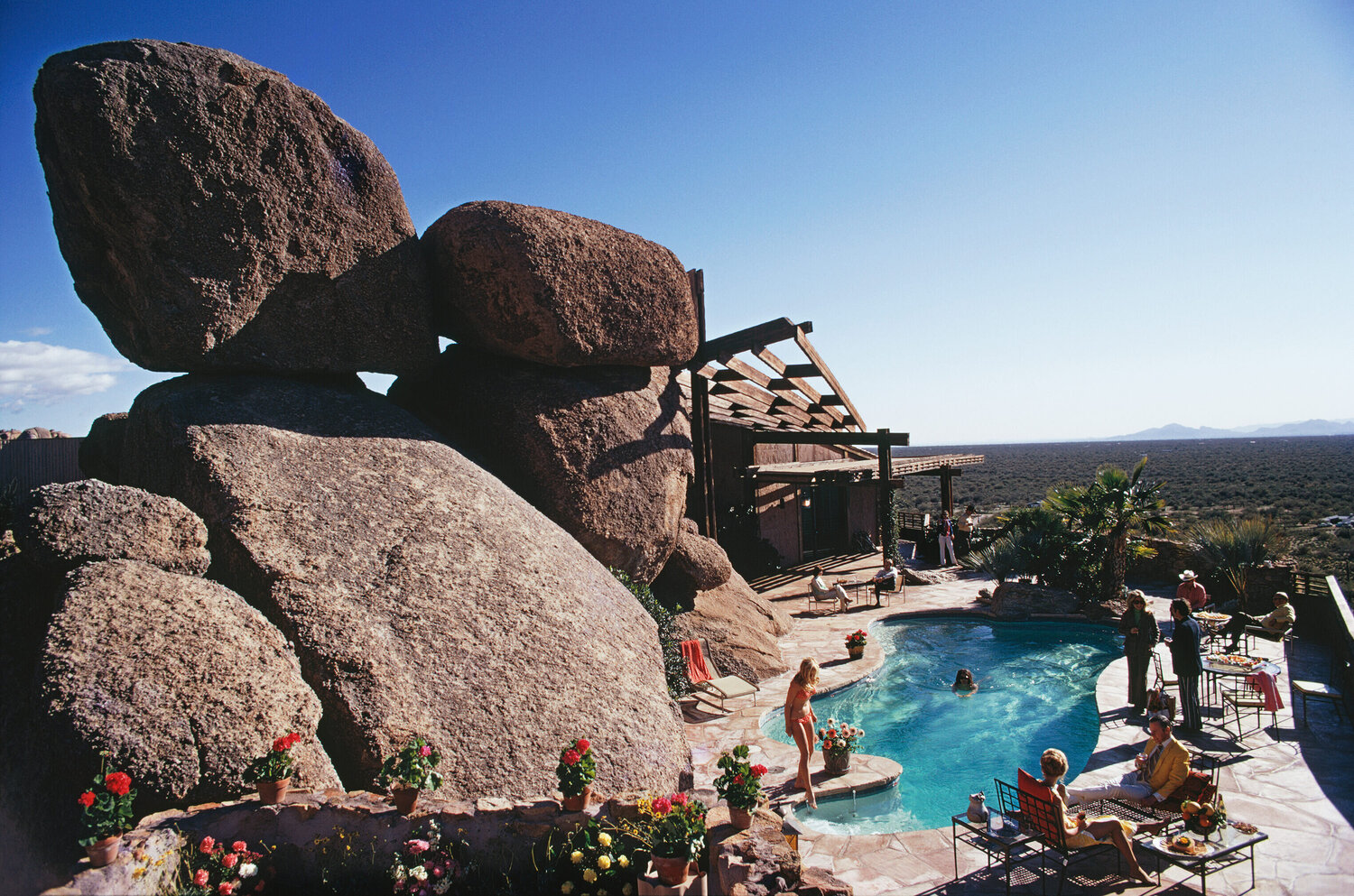 Slim Aarons 'Pool At Bouldereign' Slim Aarons Fotografie te koop