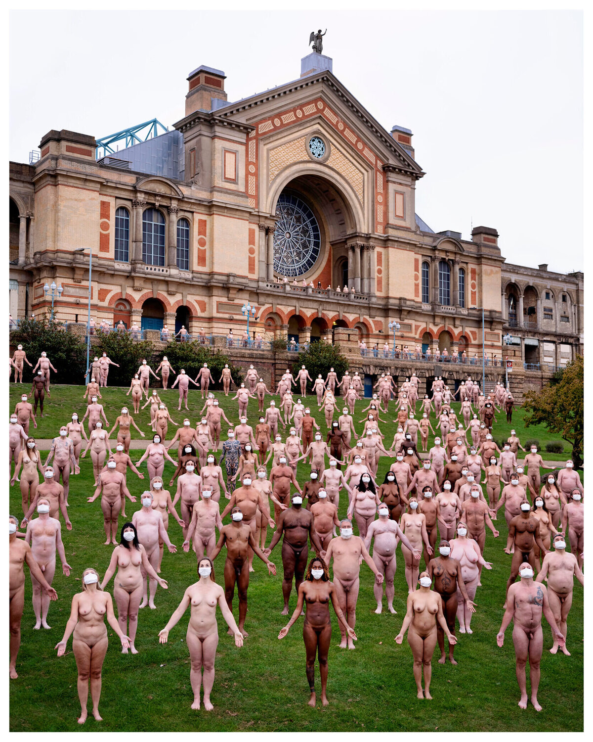 Everyone Together, England Spencer Tunick Fotografia in vendita