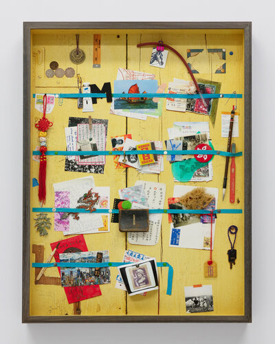 信箱，香港（手工制作黄色版）  Letter Rack, Hong Kong(Yellow)(Handmade) di Vik Muniz, Altri media in vendita su Singulart