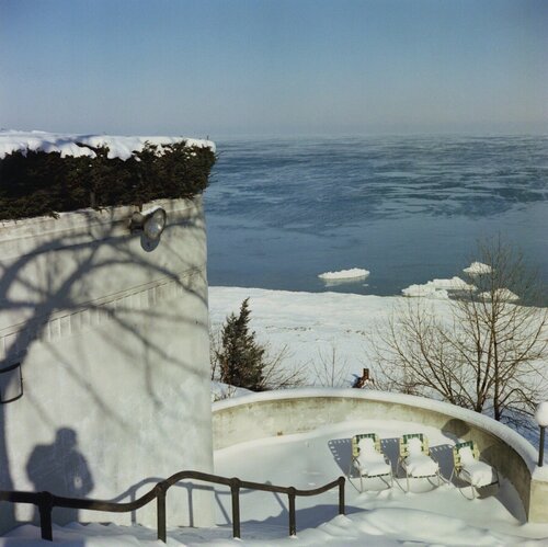 Self Portrait in Snow (VM19XXZ06821) de Vivian Maier, Fotografía a la venta en Singulart