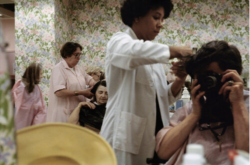 Self-Portrait Beauty Shop 0114188 – 1971 van Vivian Maier, Fotografie te koop op Singulart