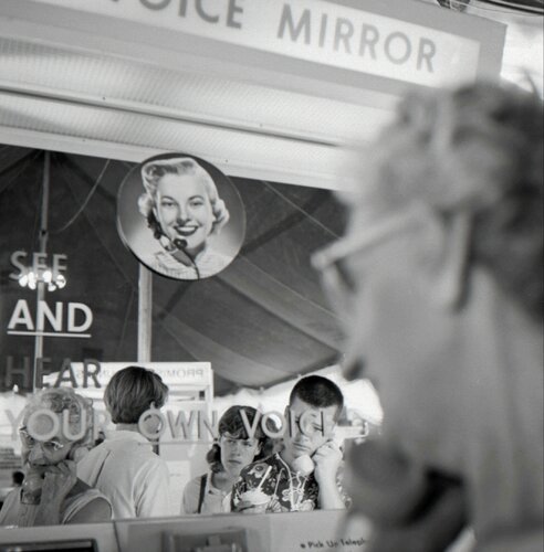 Hear Your Own Voice (VM1966W01178_1) van Vivian Maier, Fotografie te koop op Singulart
