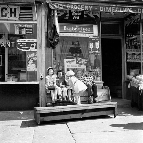 New York, NY van Vivian Maier, Fotografie te koop op Singulart