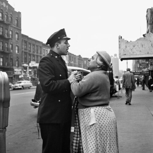 0136602, Armenian Woman Fighting, Lower East Side, NY September 1956 van Vivian Maier, Fotografie te koop op Singulart