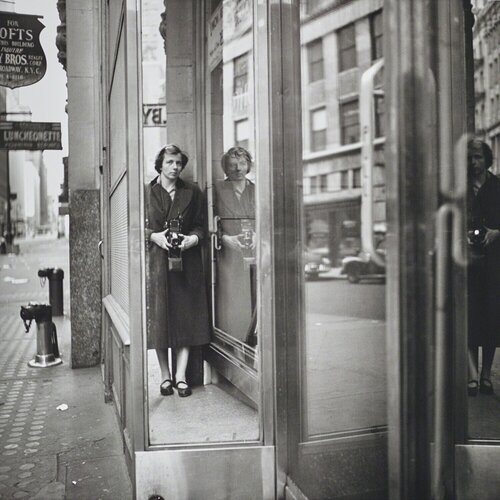 VM19XX04076  - Self-Portrait Door Reflection van Vivian Maier, Fotografie te koop op Singulart