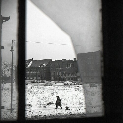 VM1963W00684-04-MC - Chicago, IL, January 31, 1963, Hull House, Torn Window Screen, 12" X 12" van Vivian Maier, Fotografie te koop op Singulart
