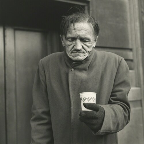 0125782 - Untitled, n.d., Man with Coffee van Vivian Maier, Fotografie te koop op Singulart