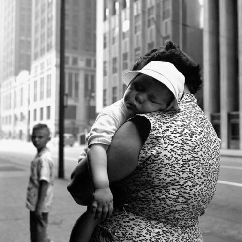 0131508 - Chicago, IL, June 16, 1956, Woman with Baby,  12" X 12" van Vivian Maier, Fotografie te koop op Singulart