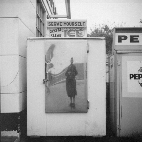 VM19XXW03519 – Self-Portrait, n.d. Self-Portrait Ice Box van Vivian Maier, Fotografie te koop op Singulart