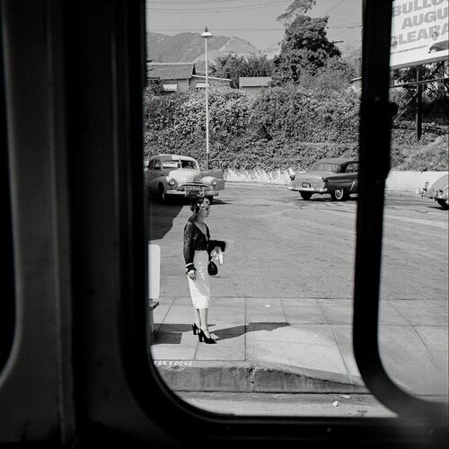 0131535 - Untitled, 1953, Bus Window View van Vivian Maier, Fotografie te koop op Singulart