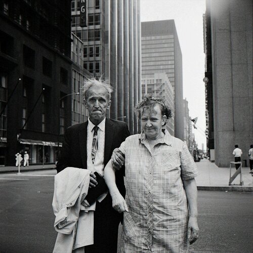 VM19XXW03095-09-MC - New York, NY, c. 1960, Old Couple, 12" X 12" van Vivian Maier, Fotografie te koop op Singulart