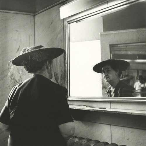 0131532 - Untitled, n.d., Self-Portrait Woman with Hat in Mirror van Vivian Maier, Fotografie te koop op Singulart