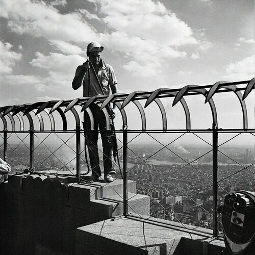 VM1954W02910-05-MC - New York, 1954, The Empire State Building van Vivian Maier, Fotografie te koop op Singulart