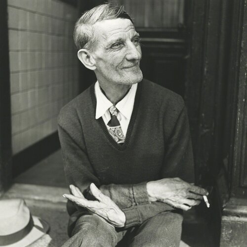 0131515 – Untitled, 1955 Man with Cigarette van Vivian Maier, Fotografie te koop op Singulart