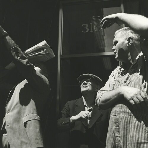 0131529 - Chicago, IL, May 23, 1962, 3 Men Looking Up, 12" X 12" van Vivian Maier, Fotografie te koop op Singulart