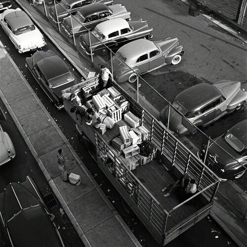 w00119-05, 1954 Aerial View of Truck van Vivian Maier, Fotografie te koop op Singulart