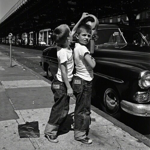 w0048-02 , 1954, 2 Matching Boy van Vivian Maier, Fotografie te koop op Singulart