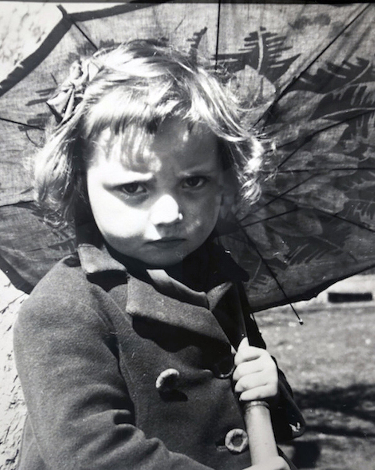 Girl with Umbrella Vivian Maier Fotografie zu verkaufen